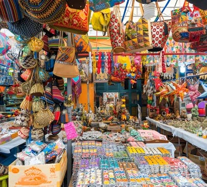 Must-Buy Souvenirs: Unique Singapore Gifts